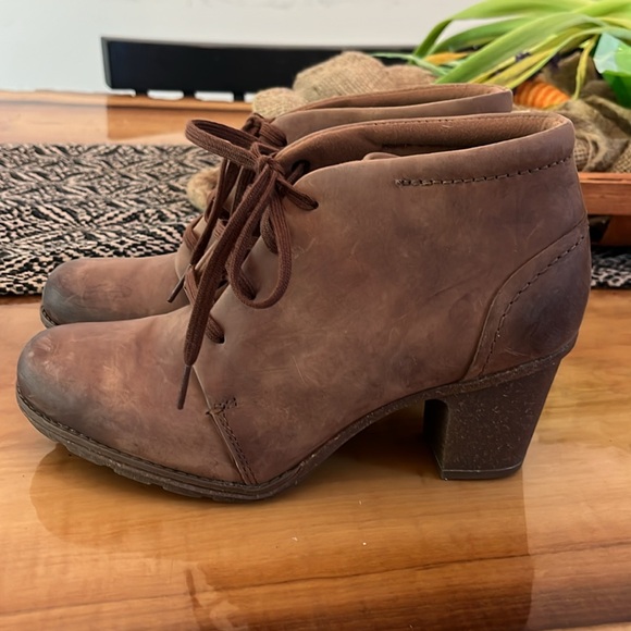 Clarks booties - Picture 3 of 9